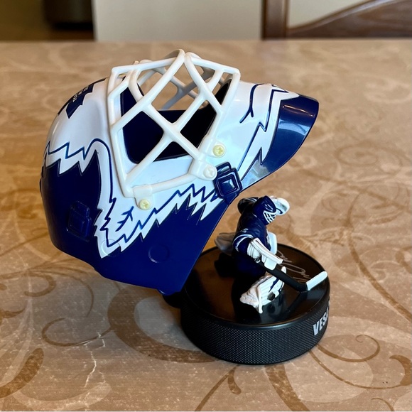 2009 McDonald’s Toronto Maple Leafs Vesa Toskala figure - Picture 2 of 7